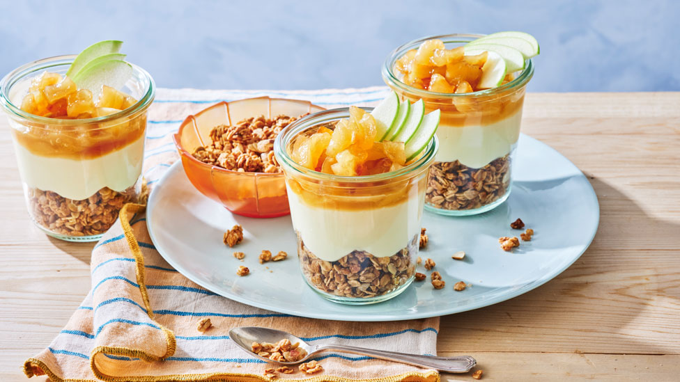 Caramel Apple Crunch Cheesecake
