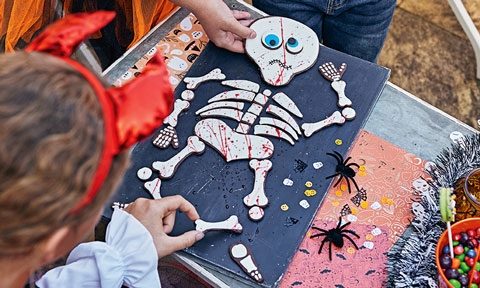 Jigsaw skeleton biscuits