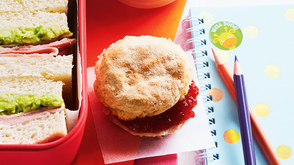 Easy lemonade scones with jam