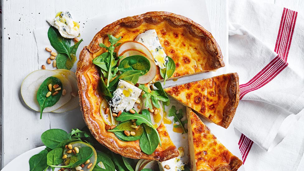 Quiche lorraine served with spinach and blue cheese