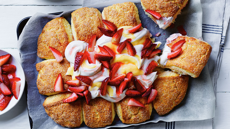 Buttermilk scones with lemon curd and strawberries on top