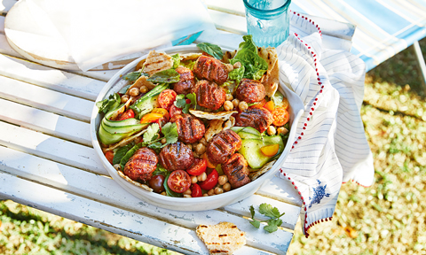 Meat-free kofta with chickpea salad and bread