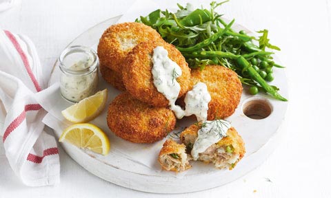 Six tuna patties with dill and caper dressing