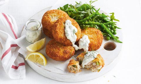 Tuna patties with dill and caper dressing