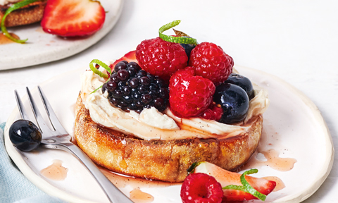 An english muffin with cream and marinated fruit on top