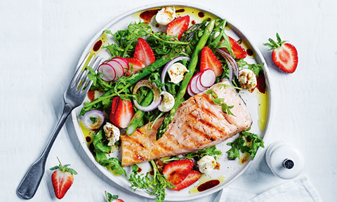 Strawberry and asparagus salad with salmon