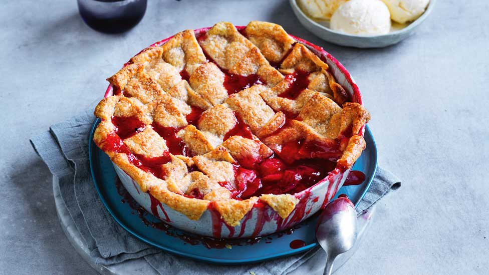 Strawberry lattice pie