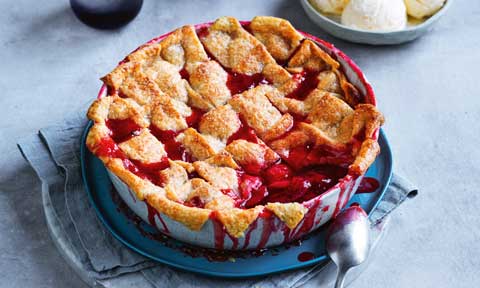 Strawberry lattice pie