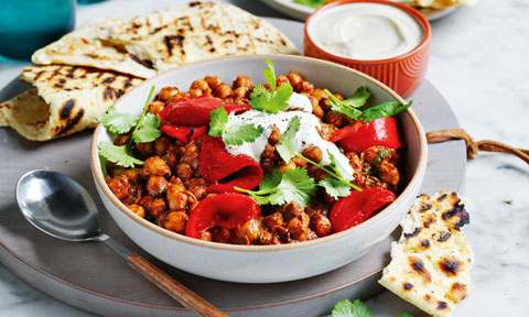 Luke Mangan's tandoori chickpeas with capsicum and garlic naan