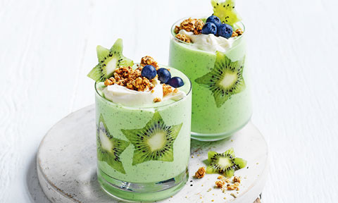Green kiwifruit smoothie with blueberries