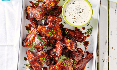 Spicy wings with blue cheese sauce