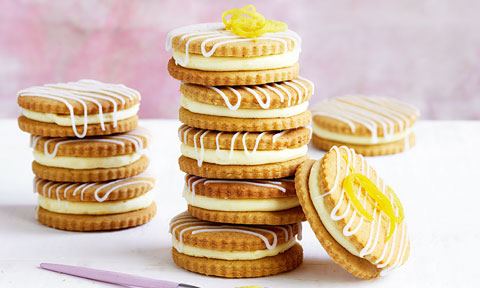 Ginger-spiced biscuits with lemon drizzle