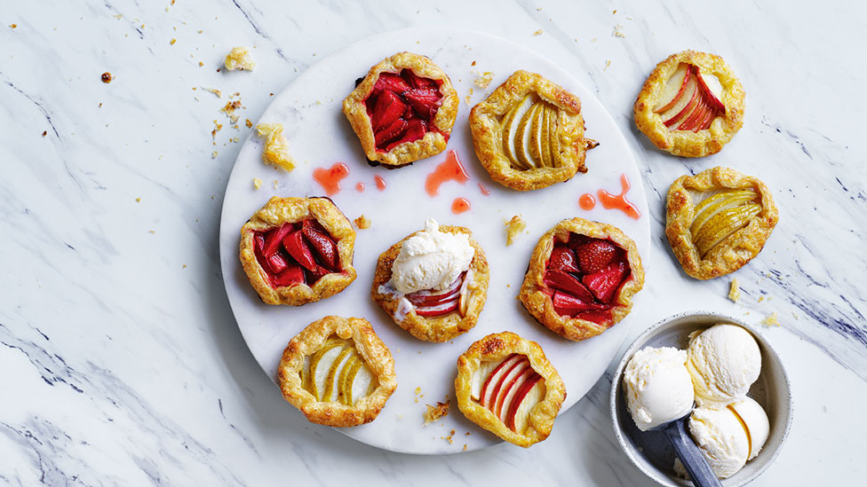 Nine mini galette with ice cream balls