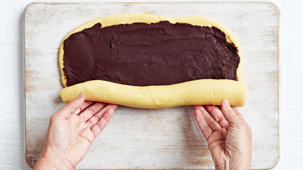 Roll up the dough with chocolate mixture