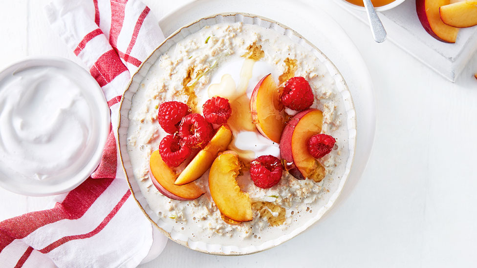 Overnight oats with peach and raspberry