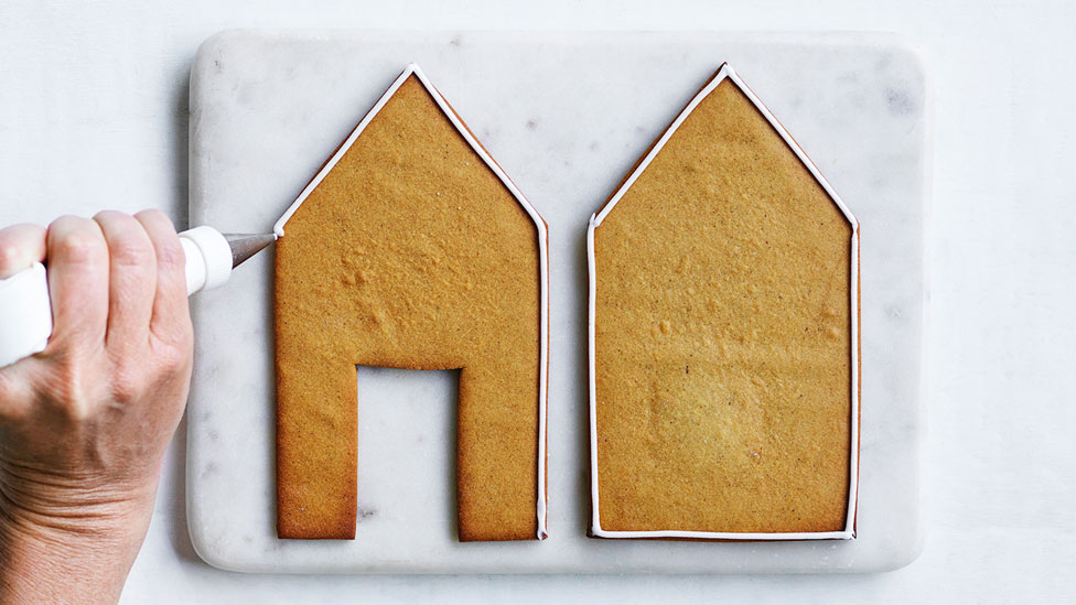 Use royal icing to pipe a border around the edge of the pieces