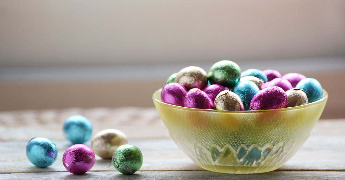 Colorful Easter eggs in a bowl